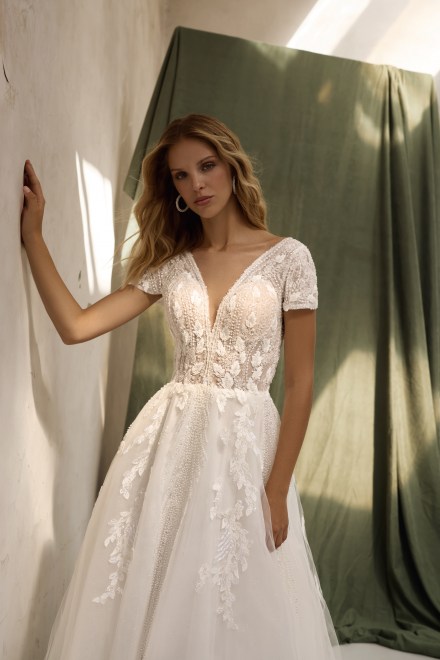 https://www.sposa-lia.com/images/stories/virtuemart/product/per-in white-016-abbi-02.jpg